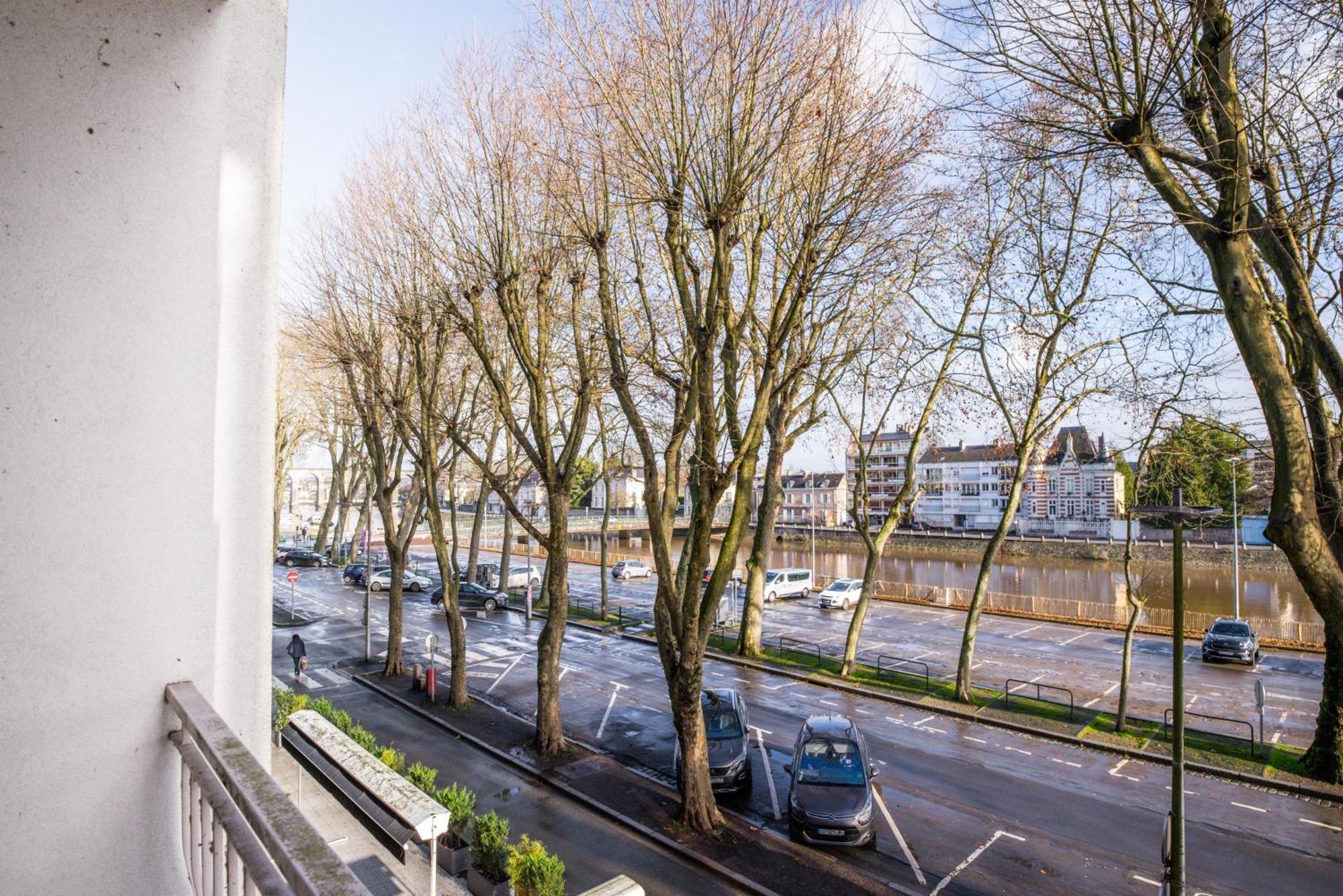 Appartement Le Gambetta - T3 Standing avec Parking, Wifi, Netflix à Laval  Extérieur photo